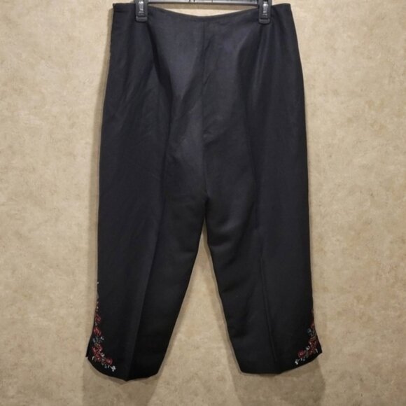 Larry Levine SZ 12 Colorful Floral Embroidered Black Linen Blend Capris - Picture 10 of 10